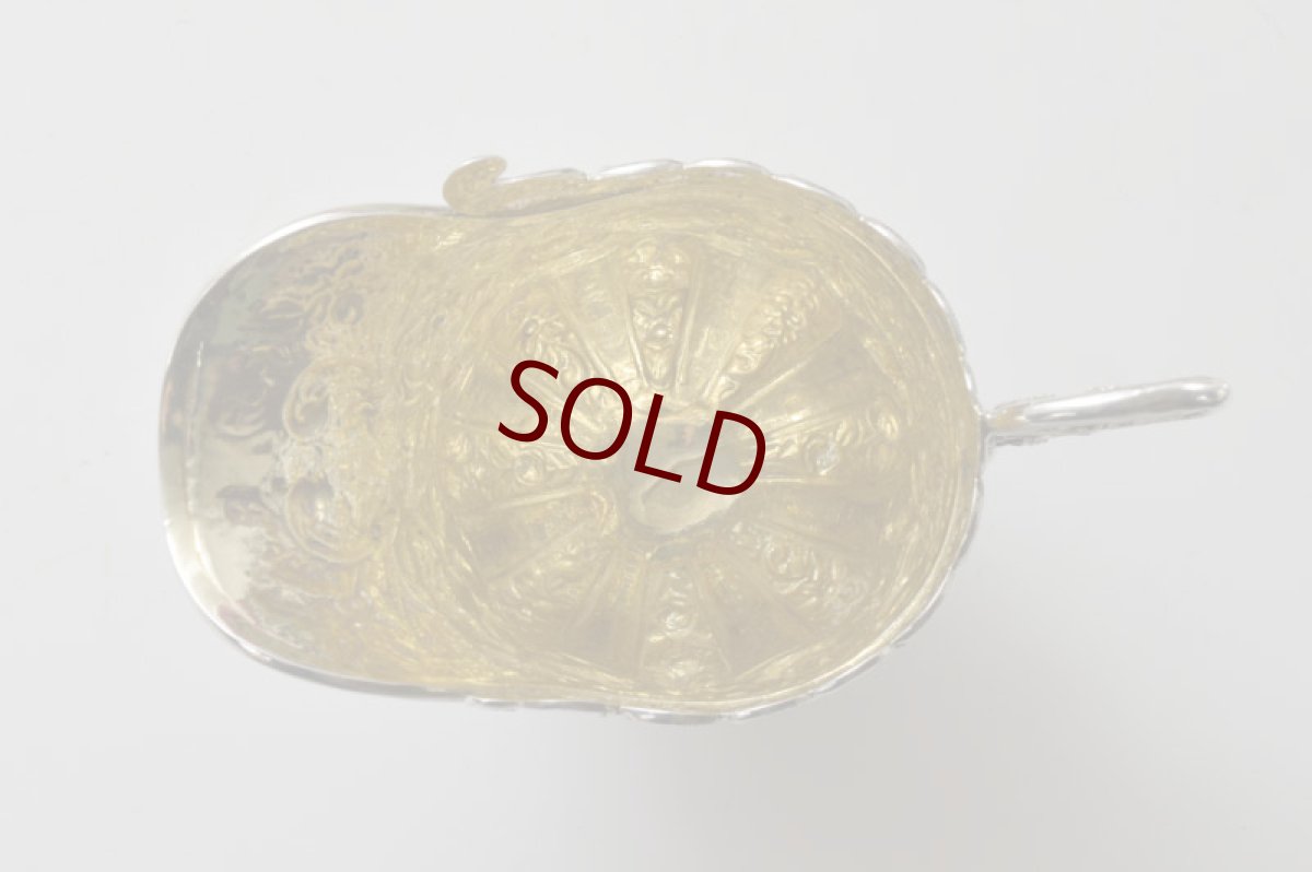 画像16: 純銀製（925）1895年　ハイヴィクトリアン/ロココスタイル　ハンドチェイシング　バッチェラーサイズ　ティー3点セット (16)