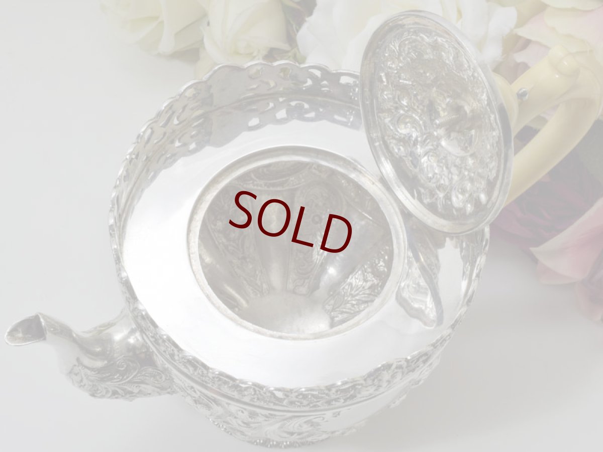 画像9: 純銀製（925）1895年　ハイヴィクトリアン/ロココスタイル　ハンドチェイシング　バッチェラーサイズ　ティー3点セット (9)