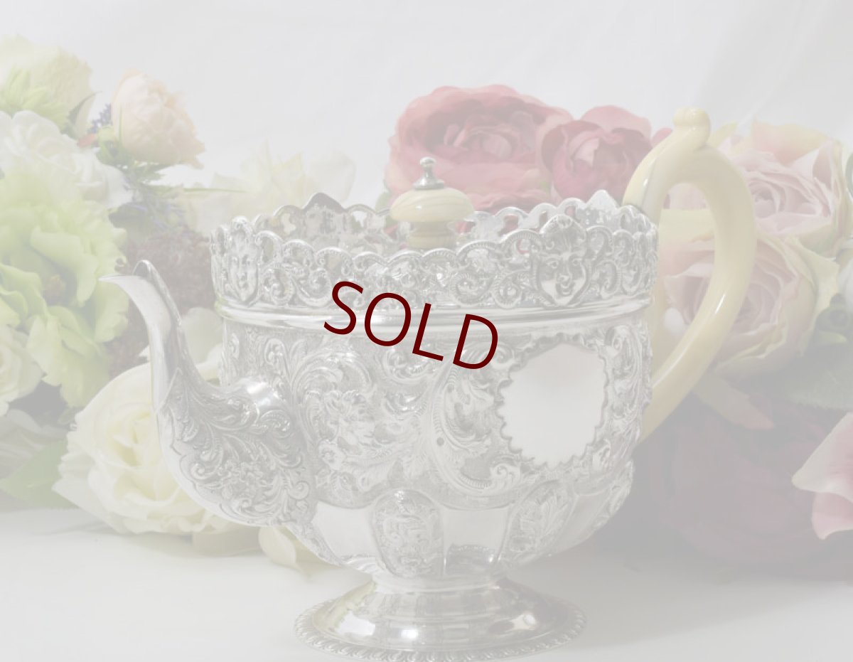 画像6: 純銀製（925）1895年　ハイヴィクトリアン/ロココスタイル　ハンドチェイシング　バッチェラーサイズ　ティー3点セット (6)