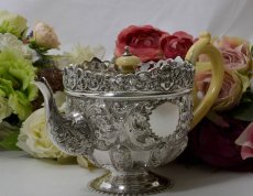 画像6: 純銀製（925）1895年　ハイヴィクトリアン/ロココスタイル　ハンドチェイシング　バッチェラーサイズ　ティー3点セット (6)