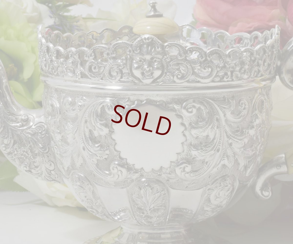 画像5: 純銀製（925）1895年　ハイヴィクトリアン/ロココスタイル　ハンドチェイシング　バッチェラーサイズ　ティー3点セット (5)