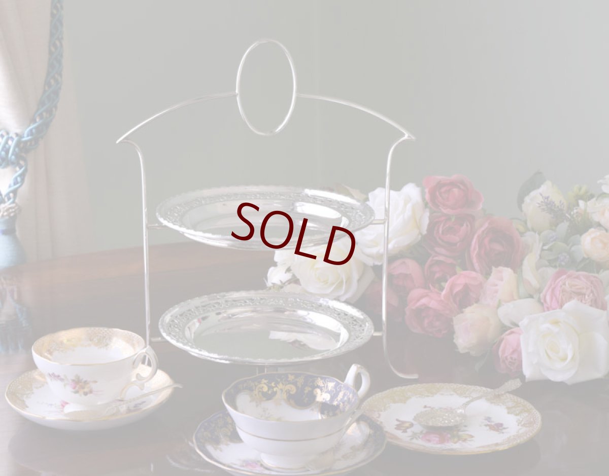 画像2: ヴィクトリアン　1899年　透かし細工　二段　アフタヌーンティー用　ケーキスタンド (2)