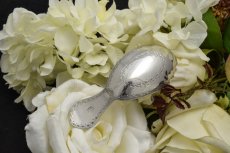 画像2: 純銀製（925）1800年前後　ジョージ三世　リボン　モチーフ　ティーキャディースプーン (2)