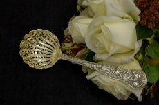 画像2: 純銀製（925）1879年　ローマンバカナリアン　デザイン　シュガーシフタースプーン (2)