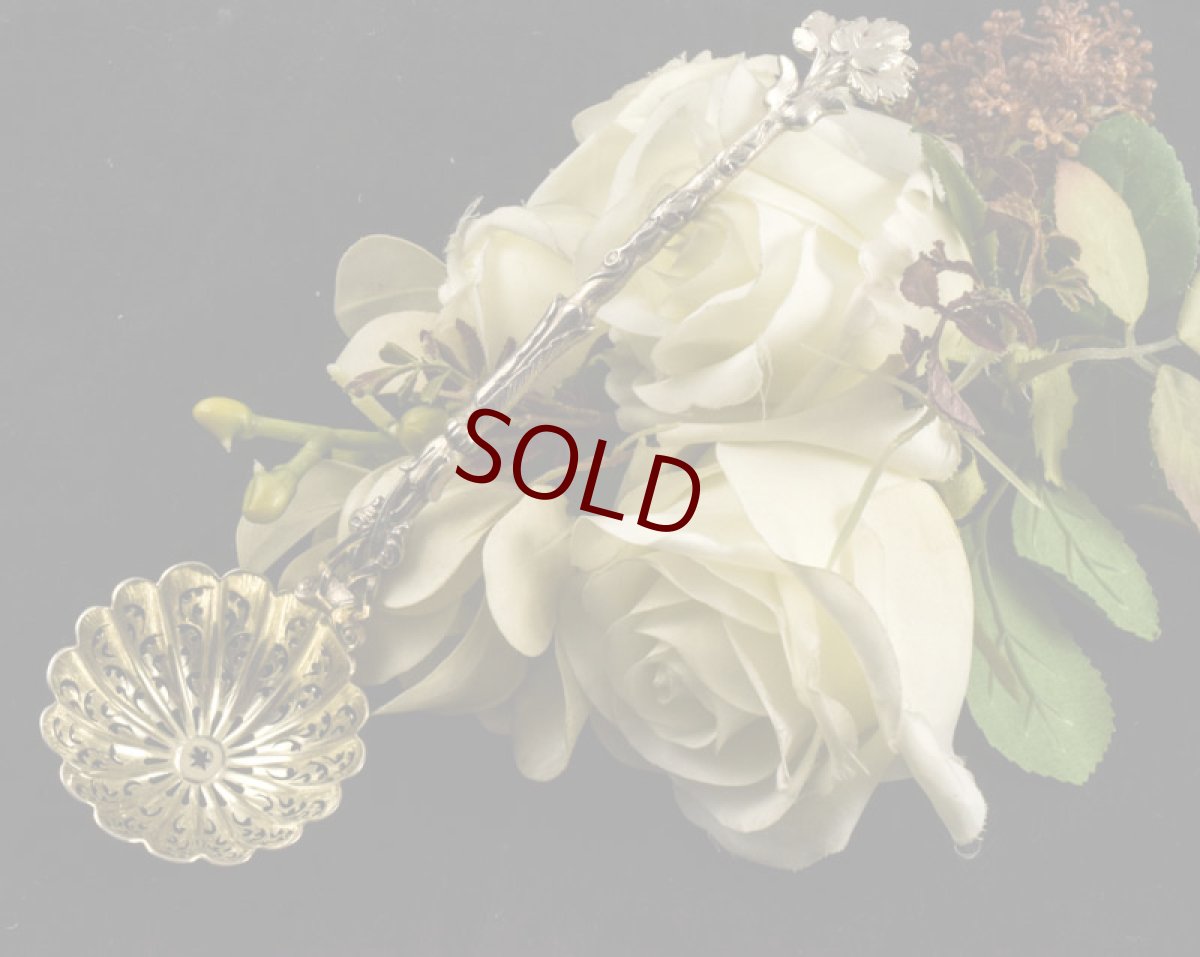 画像2: 純銀製（925）1853年葉模様のフィニアル　シュガーシフタースプーン (2)