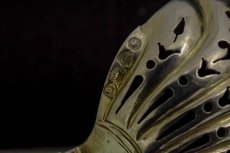 画像8: 純銀製（925）1879年　ローマンバカナリアン　デザイン　シュガーシフタースプーン (8)