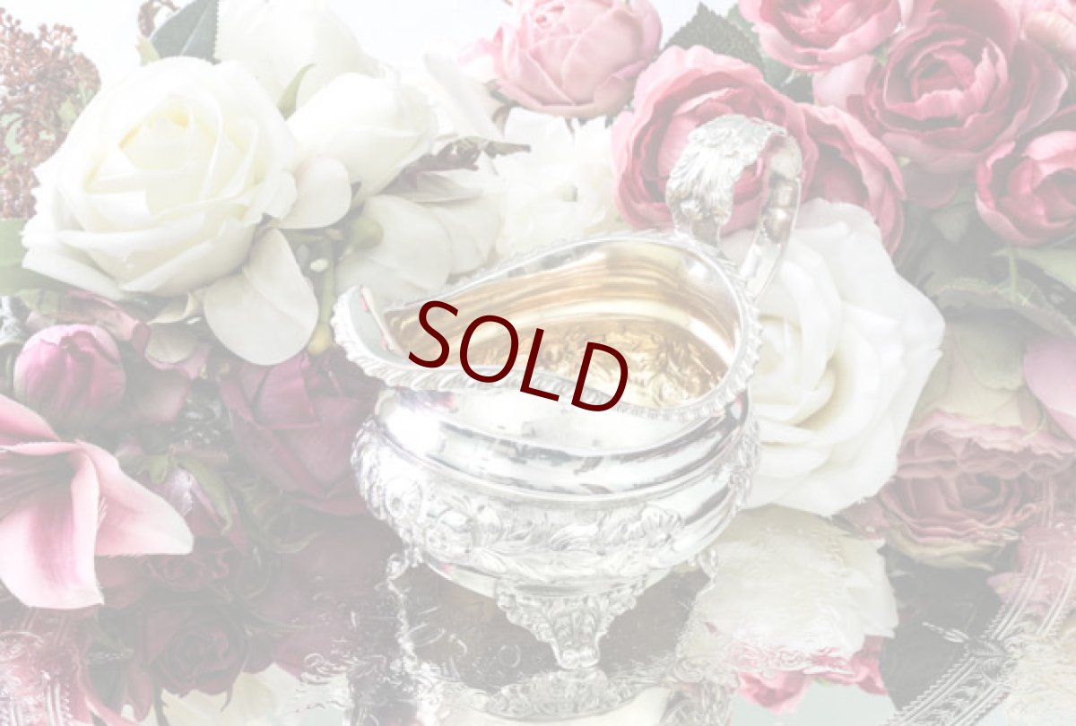 画像1: 純銀製（925）　1825年　ロココ風　お花とスクロール　クリームジャグ (1)