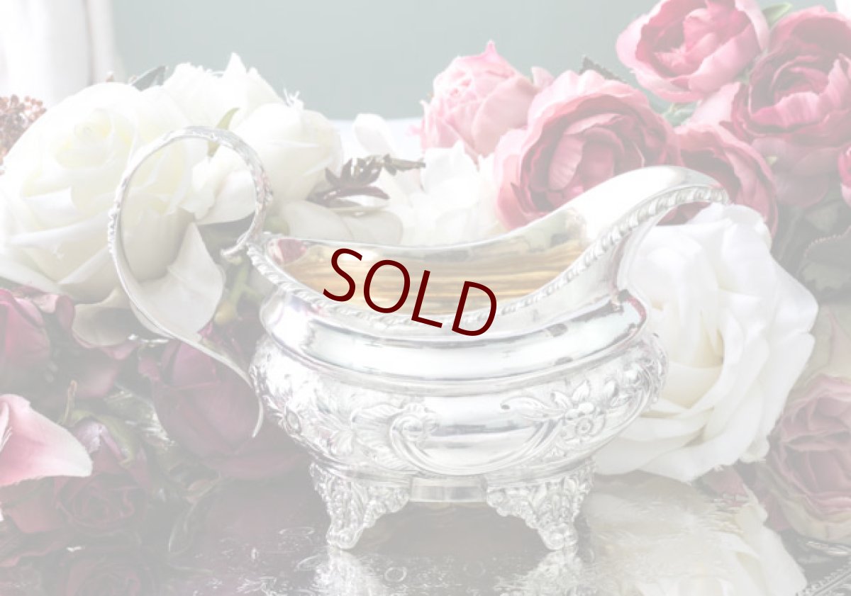 画像2: 純銀製（925）　1825年　ロココ風　お花とスクロール　クリームジャグ (2)