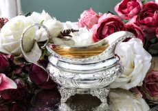 画像2: 純銀製（925）　1825年　ロココ風　お花とスクロール　クリームジャグ (2)