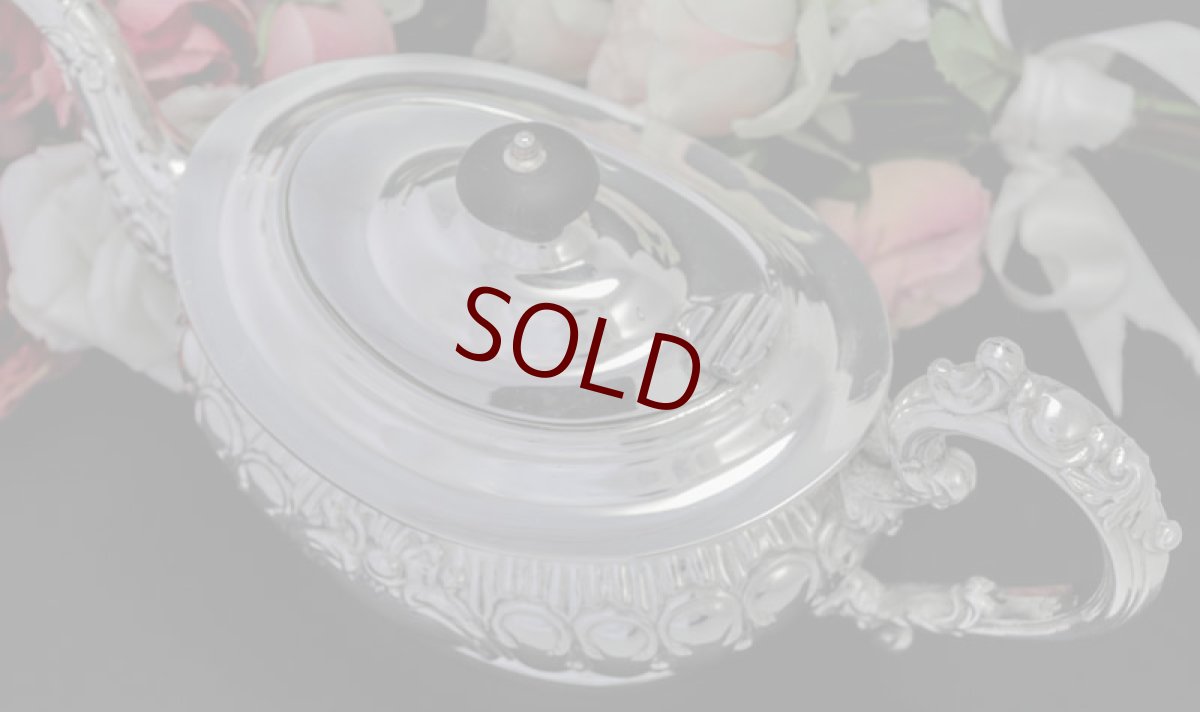 画像9: シルバープレート　１９００年前後　ロココ風デザイン　オーバル型　ティーポット (9)