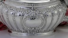 画像2: シルバープレート　１９００年前後　ロココ風デザイン　オーバル型　ティーポット (2)