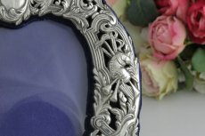 画像4: 純銀製（925 ）1901年 ロココスタイル エンボシング彫刻 透かし細工 フォトフレーム (4)