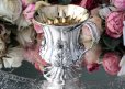 画像1: 純銀製（925）　1831年　ジョージアン　お花のクリスニングカップ (1)