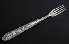 画像10: 純銀製(925) 187５年　Martin, Hall & Co. お花の彫刻　クリスニング３点セット (10)