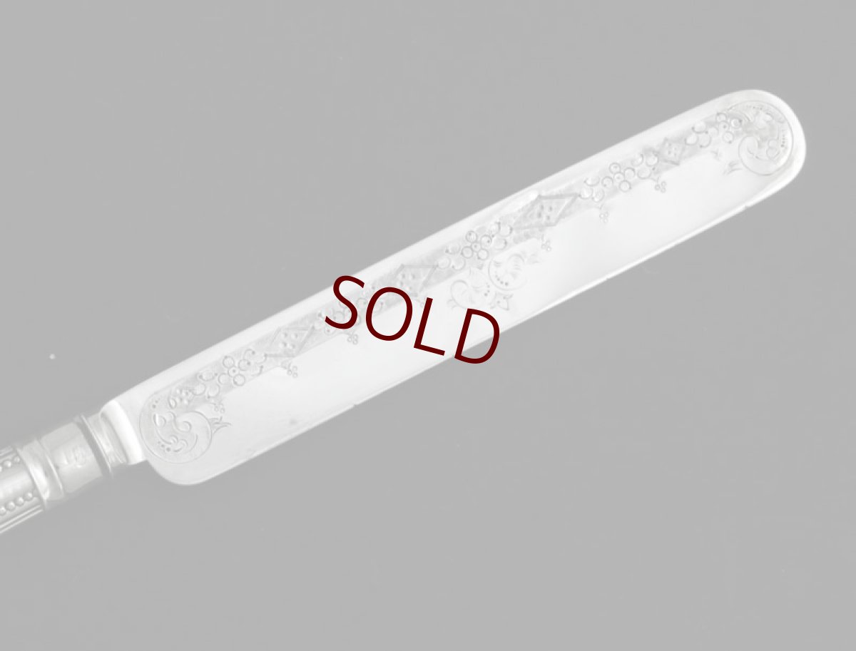 画像5: 純銀製(925) 187５年　Martin, Hall & Co. お花の彫刻　クリスニング３点セット (5)