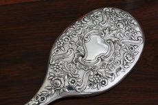 画像2: 純銀製（925）　ハンドチェイシング　リボンと薔薇の　ハンドミラー (2)