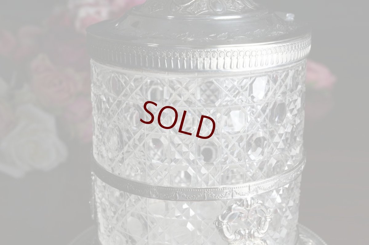 画像4: シルバープレート ヴィクトリア時代後期 ハンドカットクリスタルグラス　美装飾　ビスケットボックス (4)