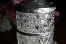 画像4: シルバープレート ヴィクトリア時代後期 ハンドカットクリスタルグラス　美装飾　ビスケットボックス (4)