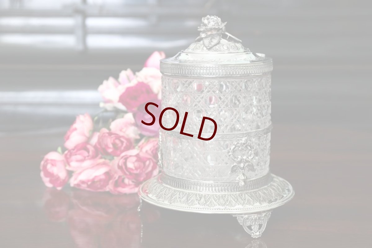 画像2: シルバープレート ヴィクトリア時代後期 ハンドカットクリスタルグラス　美装飾　ビスケットボックス (2)