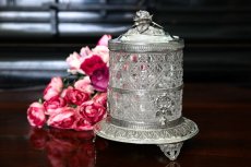 画像2: シルバープレート ヴィクトリア時代後期 ハンドカットクリスタルグラス　美装飾　ビスケットボックス (2)