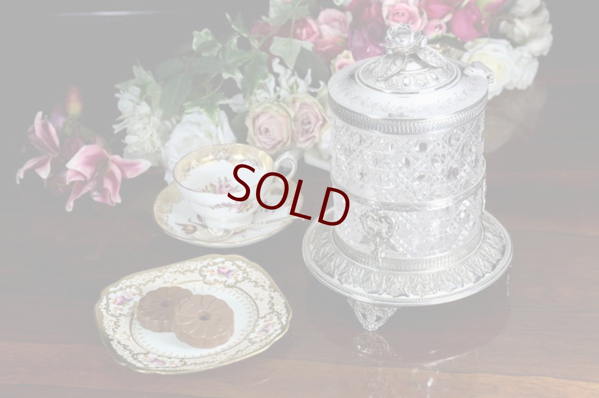 画像10: シルバープレート ヴィクトリア時代後期 ハンドカットクリスタルグラス　美装飾　ビスケットボックス (10)