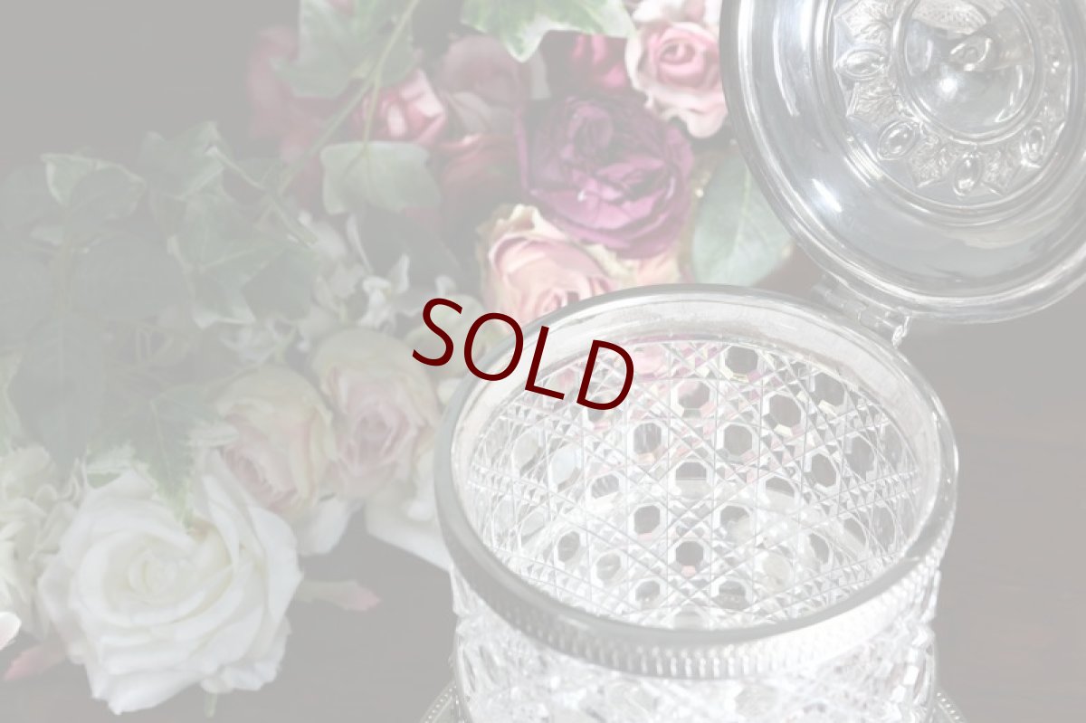 画像8: シルバープレート ヴィクトリア時代後期 ハンドカットクリスタルグラス　美装飾　ビスケットボックス (8)