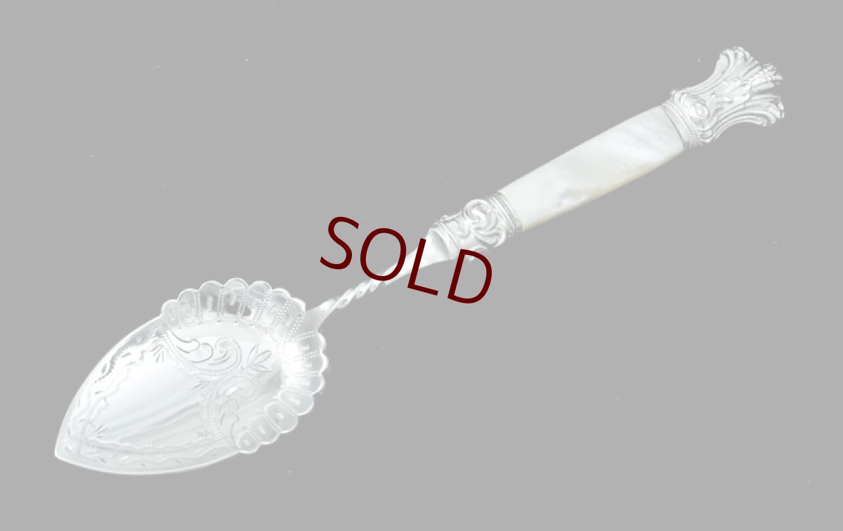 画像1: シルバープレート　ヴィクトリアン 白蝶貝ハンドル　美装飾　ジャムスプーン (1)