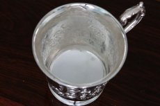 画像6: 純銀製（925）1861年 スクロールのハンドチェイシング　白鳥の羽のハンドルゴージャスなチャイルドカップ (6)