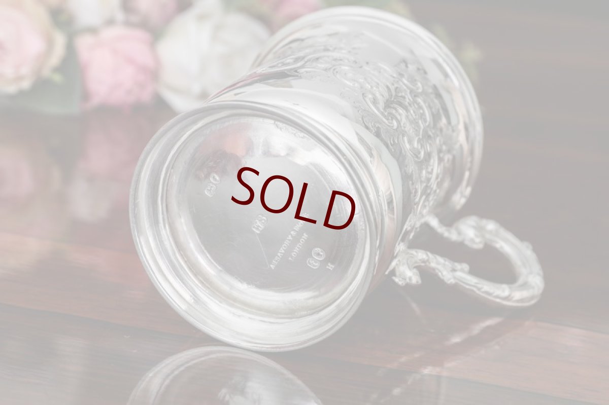 画像5: 純銀製（925）1861年 スクロールのハンドチェイシング　白鳥の羽のハンドルゴージャスなチャイルドカップ (5)