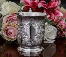 画像3: 純銀製（925）1861年 スクロールのハンドチェイシング　白鳥の羽のハンドルゴージャスなチャイルドカップ (3)