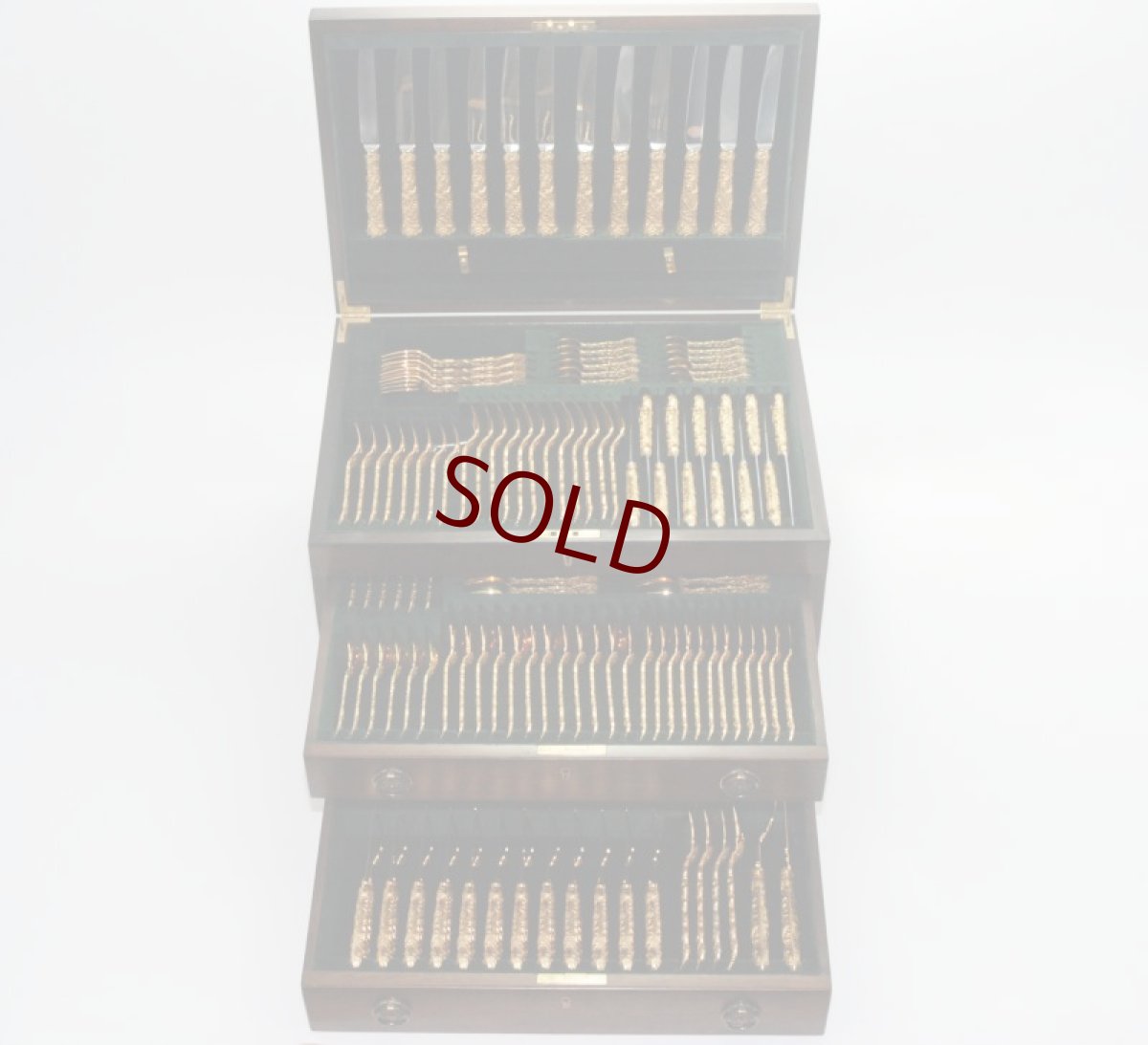 カンティーンケースを開けたところ