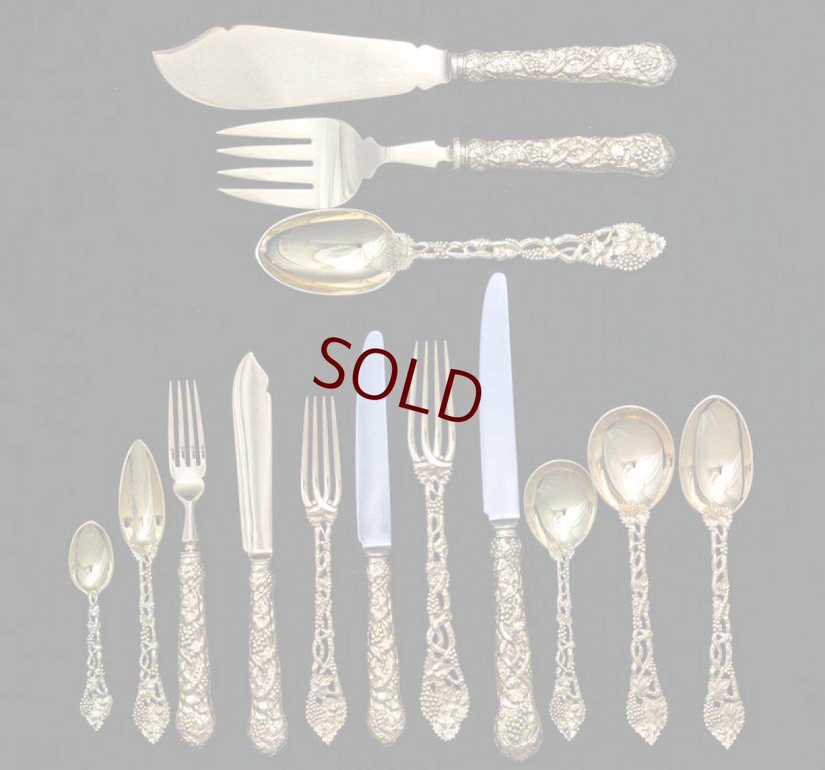 画像1: 純銀製（925）　特級　1971年　金鍍金　ハンドメイド　葡萄のハンドルカトラリー　カンティーンセット全138ピース (1)