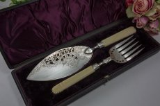 画像1: シルバープレート製　象牙ハンドル　透かし細工が美しい　サービングカトラリーセット (1)