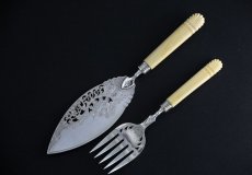 画像2: シルバープレート製　象牙ハンドル　透かし細工が美しい　サービングカトラリーセット (2)