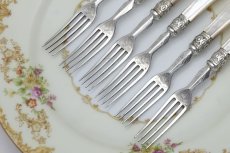 ほんの少々の当たりキズのあるものがございます。