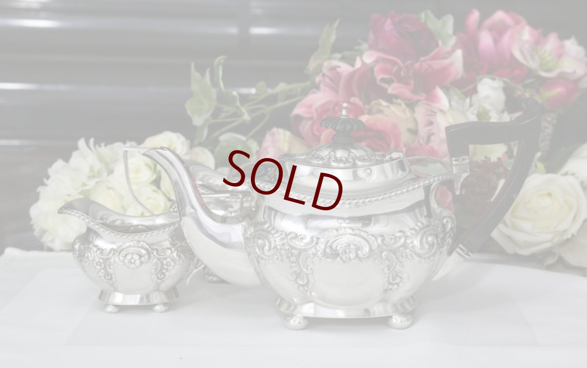 画像1: 純銀製（９２５）Walker & Hall 1904 & 1905 スクロール＆フラワーデザイン　バチェラーサイズ　ティーセット (1)