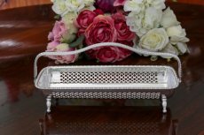 画像2: シルバープレート製　ビンテージ　一番人気！　手彫り装飾　ビスケットトレイ (2)