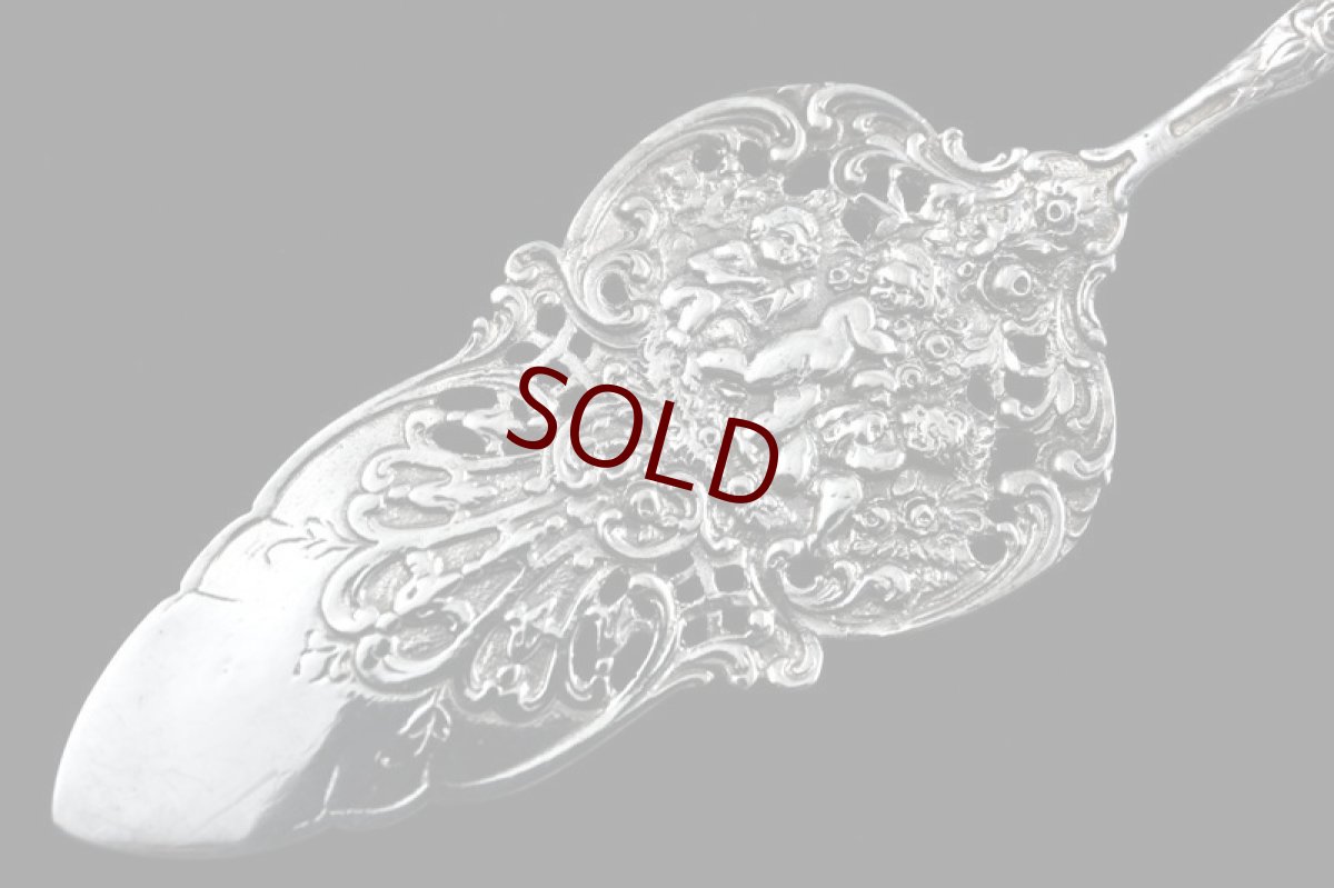 画像2: 純銀製（800）　1900年前後　ドイツ製　ロココ風　透かし細工　エンジェルと薔薇　ケーキサーバー  (2)