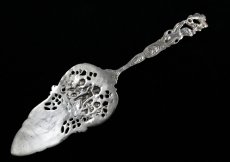 画像4: 純銀製（800）　1900年前後　ドイツ製　ロココ風　透かし細工　エンジェルと薔薇　ケーキサーバー  (4)