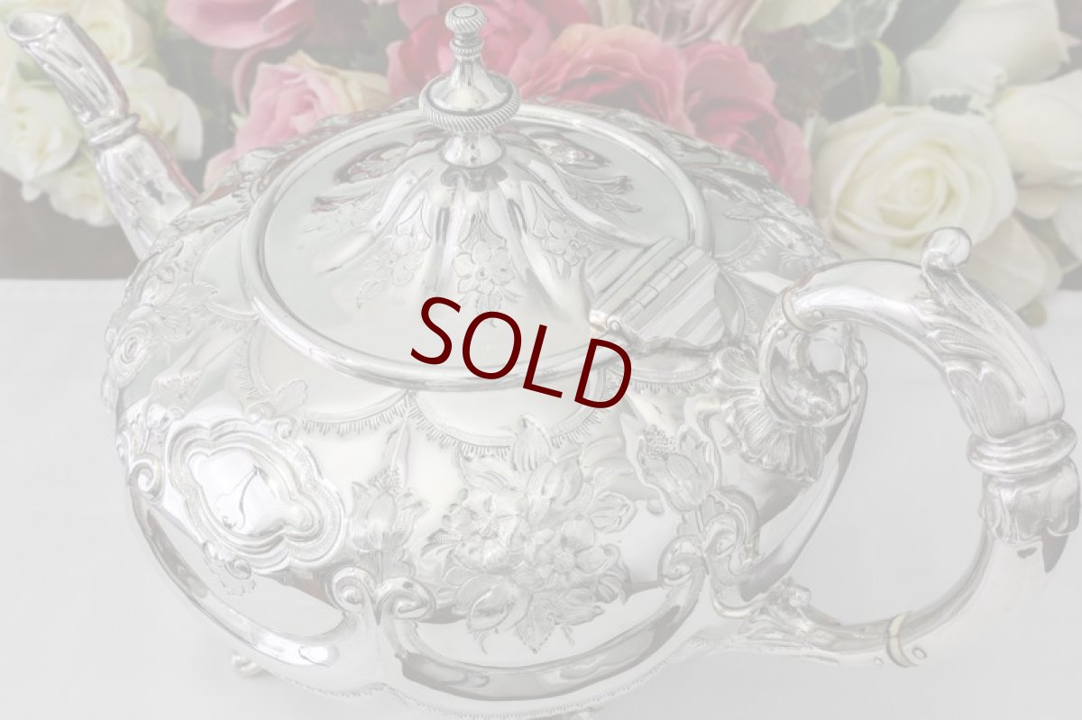 画像6: シルバープレート製　ヴィクトリア時代後期　お花の打ち出し　スクロールガーランド　ティーポット (6)