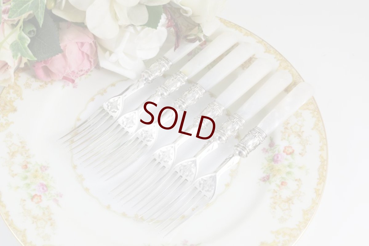 画像11: シルバープレート製　1900年前後　白蝶貝ハンドル　葉模様彫刻　デザートカトラリー６組セット (11)