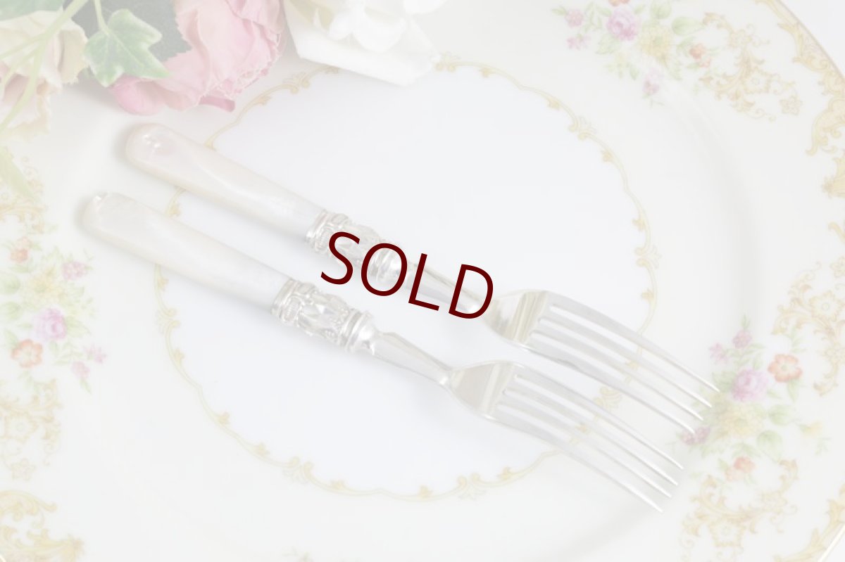 画像12: シルバープレート製　1900年前後　白蝶貝ハンドル　葉模様彫刻　デザートカトラリー６組セット (12)