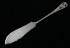 画像4: 純銀製（925）　お花の透かし細工ハンドル　手彫りスクロールとお花のブレード　バターナイフ (4)