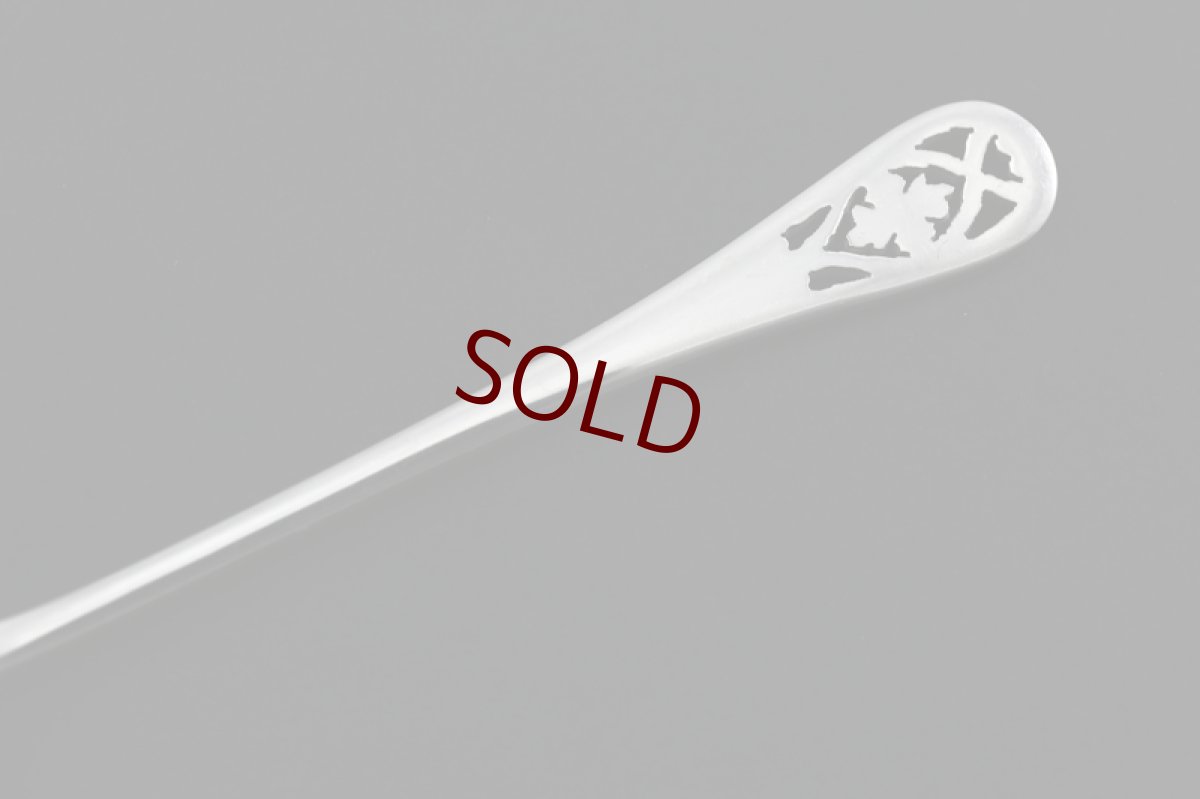 画像4: 純銀製（925）　お花の透かし細工ハンドル　手彫りスクロールのボウルジャムスプーン (4)