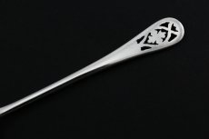 画像4: 純銀製（925）　お花の透かし細工ハンドル　手彫りスクロールのボウルジャムスプーン (4)