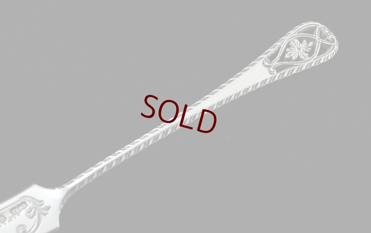 画像3: 純銀製（925）　お花の透かし細工ハンドル　手彫りスクロールとお花のブレード　バターナイフ (3)