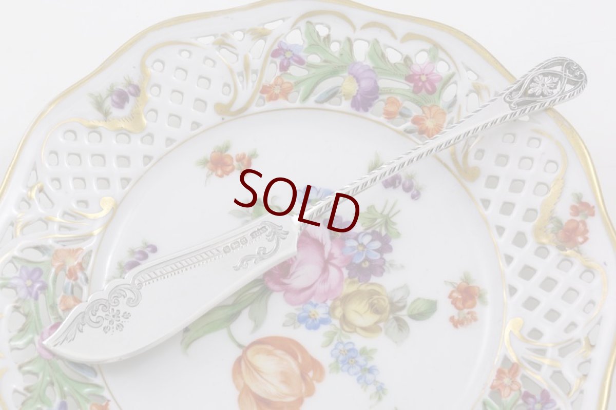 画像5: 純銀製（925）　お花の透かし細工ハンドル　手彫りスクロールとお花のブレード　バターナイフ (5)