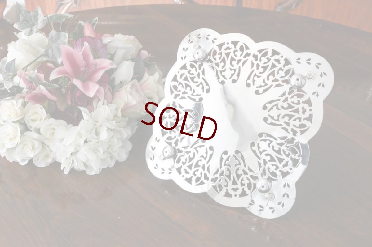 画像4: シルバープレート製　ヴィンテージ　美しいピアスワークのサンドイッチトレイ  (4)