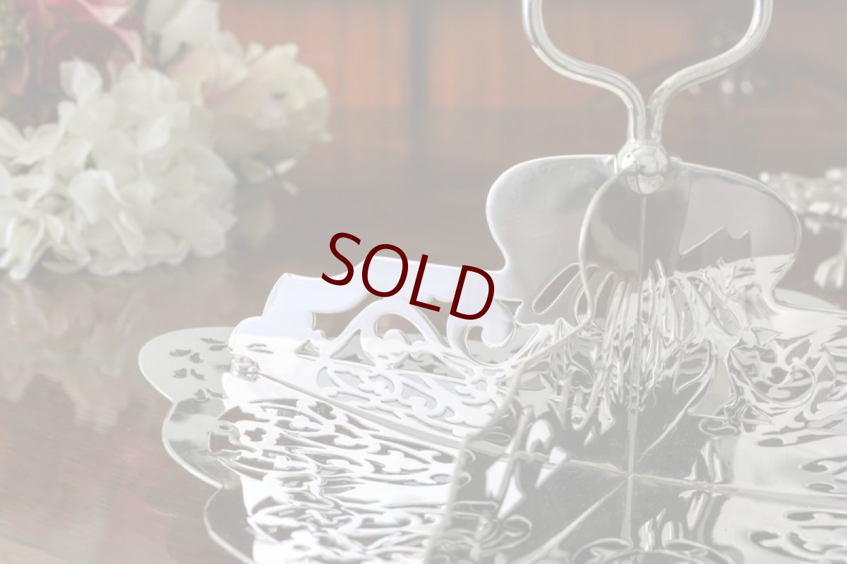 画像5: シルバープレート製　ヴィンテージ　美しいピアスワークのサンドイッチトレイ  (5)