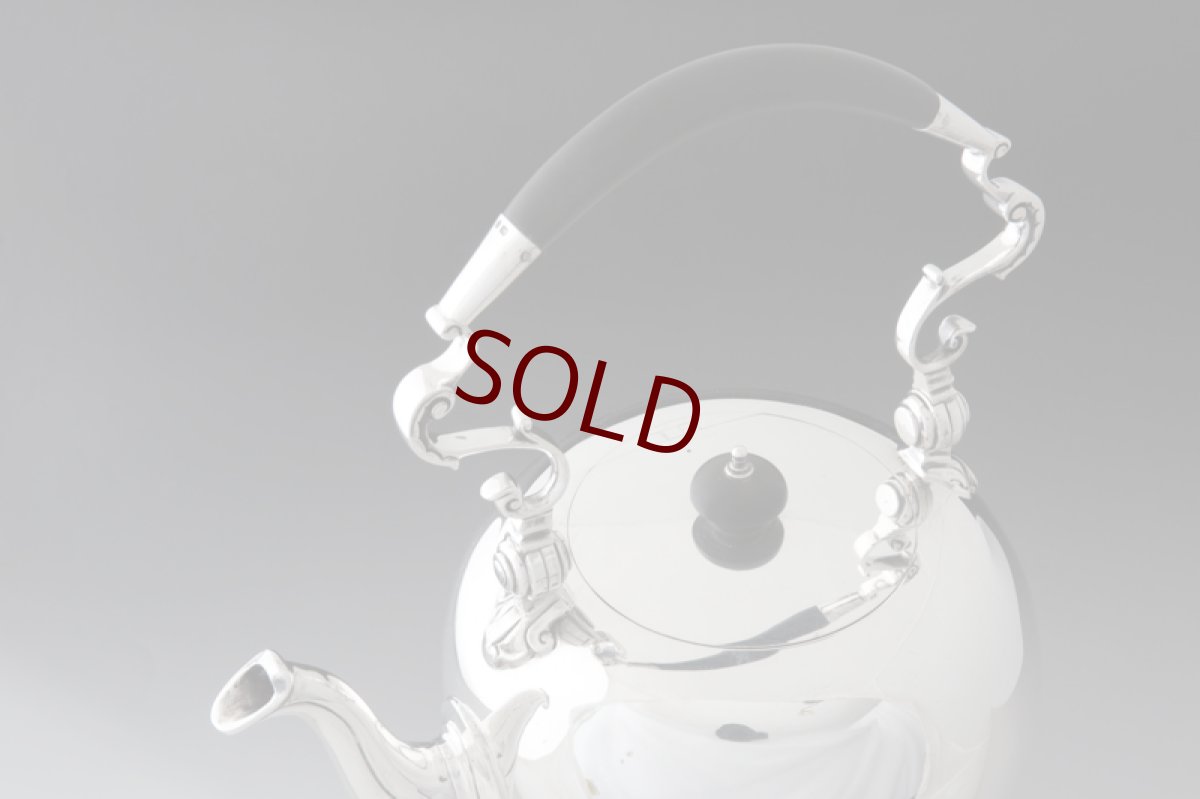 画像2: 純銀製（925）　1938年 　重厚　鏡面が美しい　ティーケトル (2)